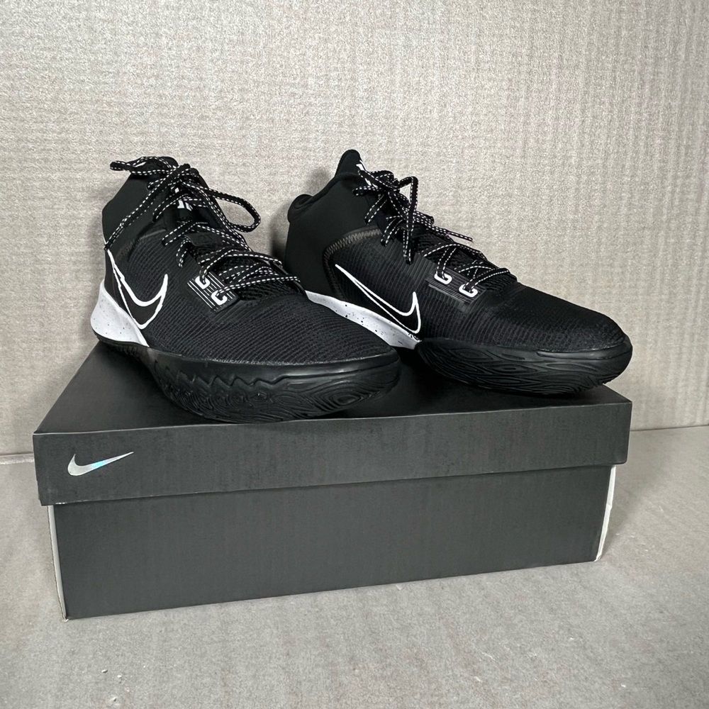New Nike Kyrie Flytrap IV Blk/White/Metallic Silver Mid Top Sneaker M11/W12.5